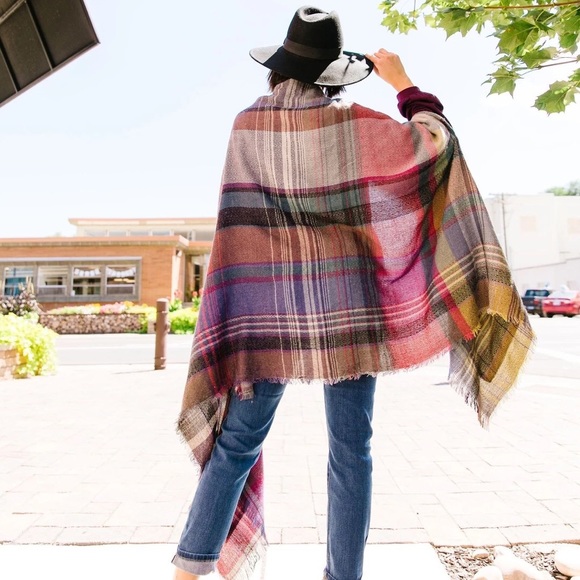 New Nacho Basic Plaid Poncho - Picture 3 of 3
